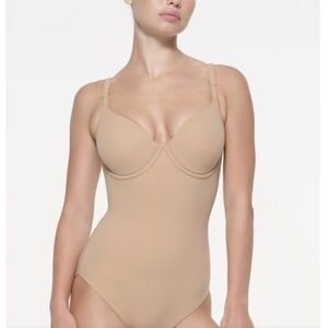 BNWT Skims Fits Everybody Back Smoothing Brief Bodysuit Clay XS
